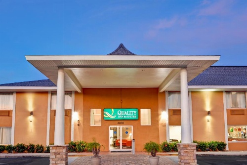 Quality Inn & Suites Heritage Park image 9